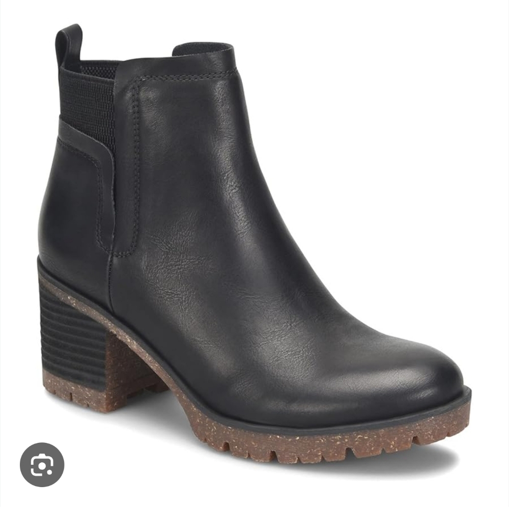 NIB Korks by Kork-Ease Elsie Black Leather Ankle Boots Size 10 Chelsea Lug Sole